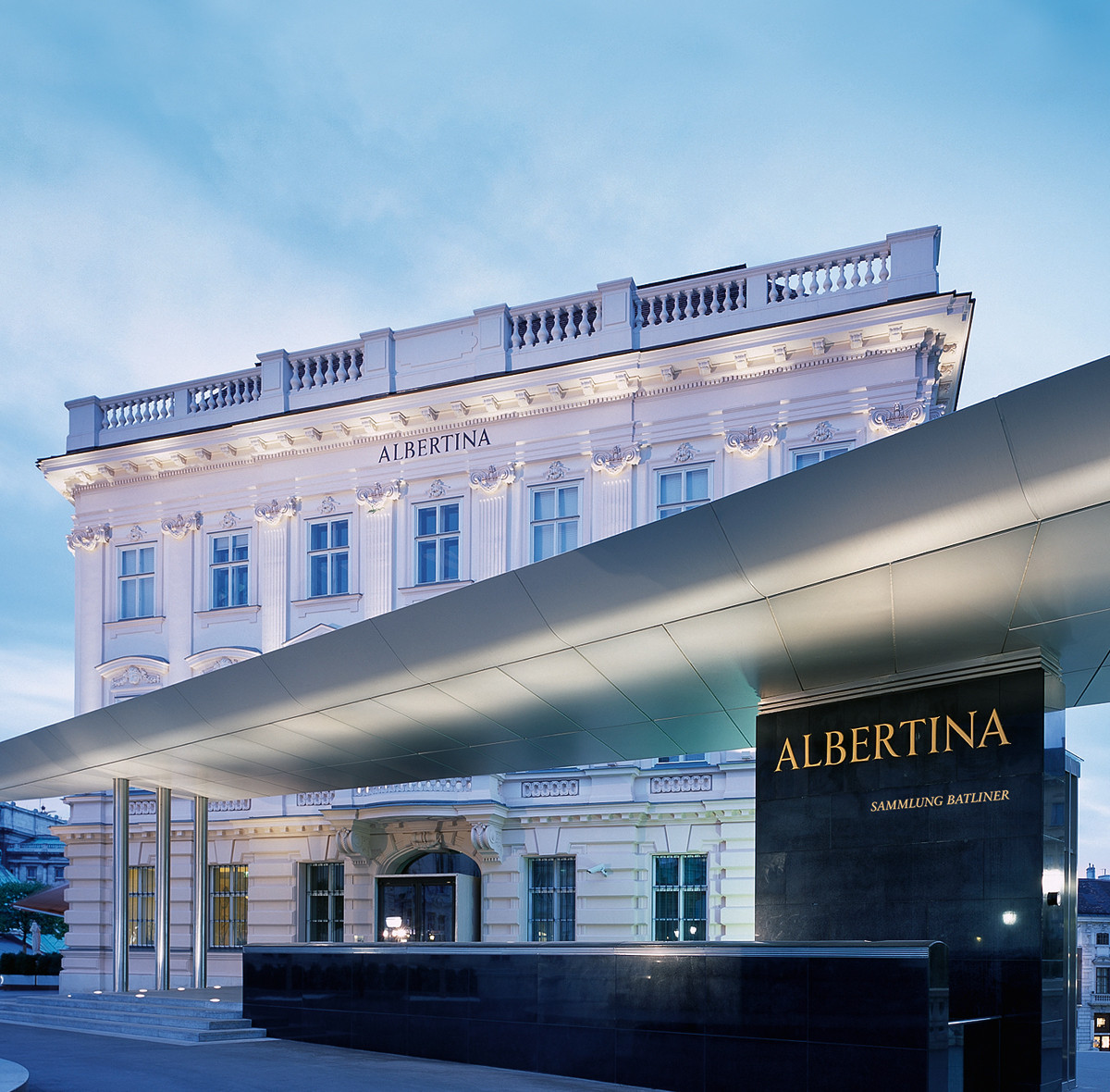 A photo of the entrance area of the ALBERTINA in the evening light. Photo © Harald Eisenberger