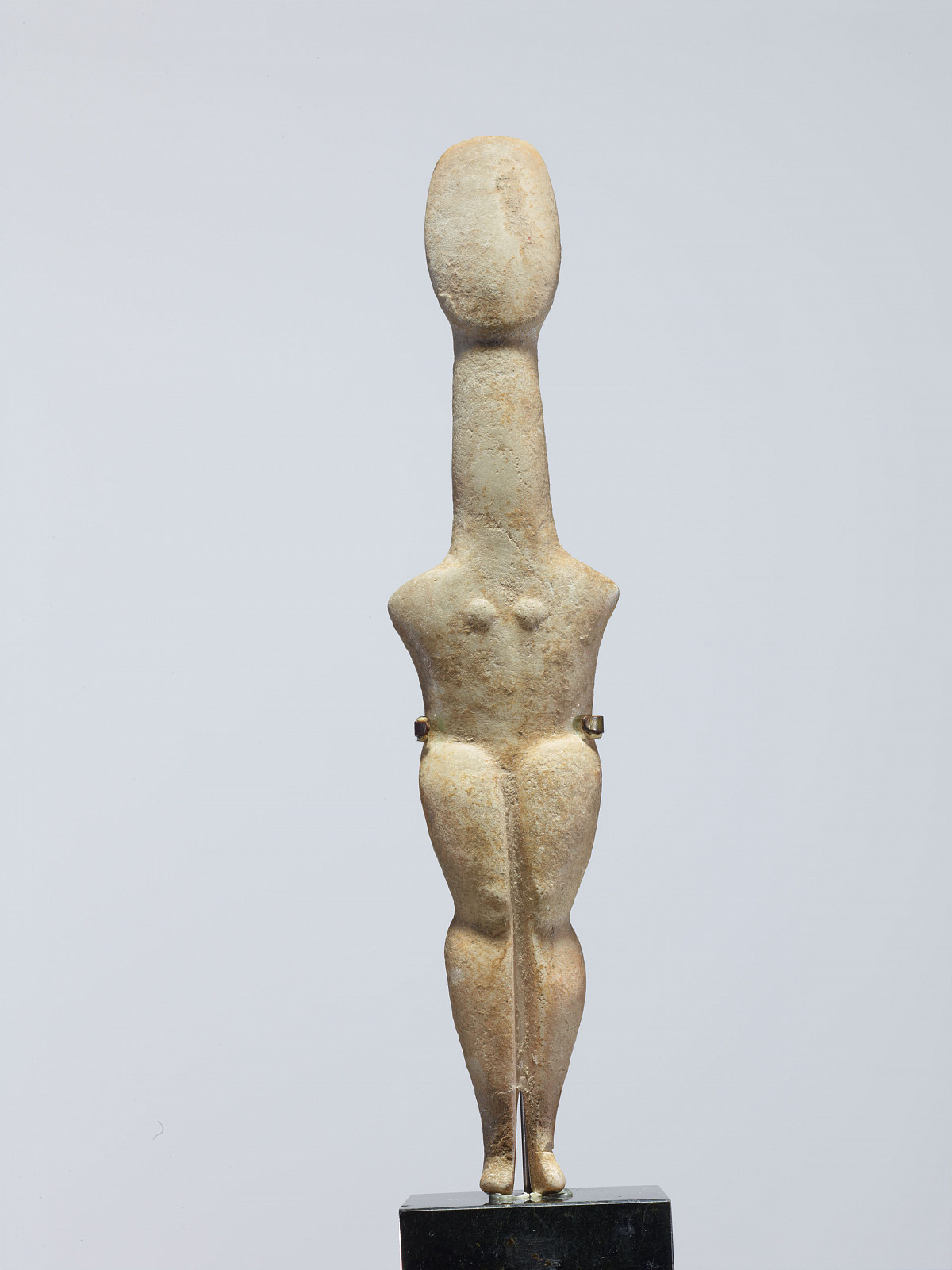 : Female island idol of the Louros type, early Cycladic, 2800–2700 BCE