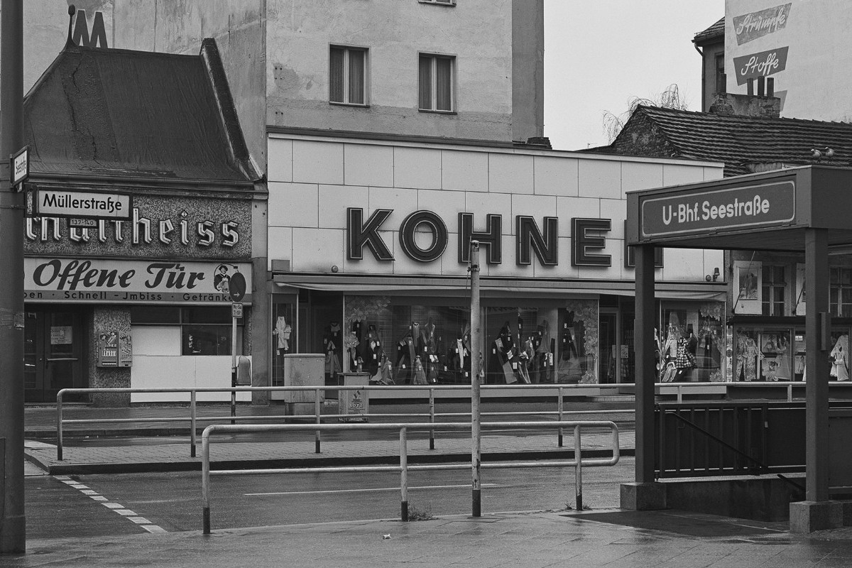 Michael Schmidt | Müller-Ecke Seestraße, from Berlin-Wedding, 1976-1978 | Stiftung für Fotografie und Medienkunst mit Archiv Michael Schmidt © Stiftung für Fotografie und Medienkunst mit Archiv Michael Schmidt