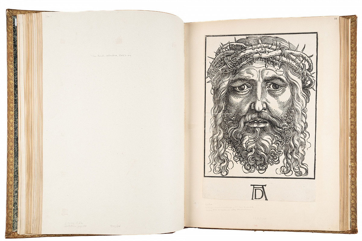 Ansicht eines historischen Druckgrafikbandes der ALBERTINA