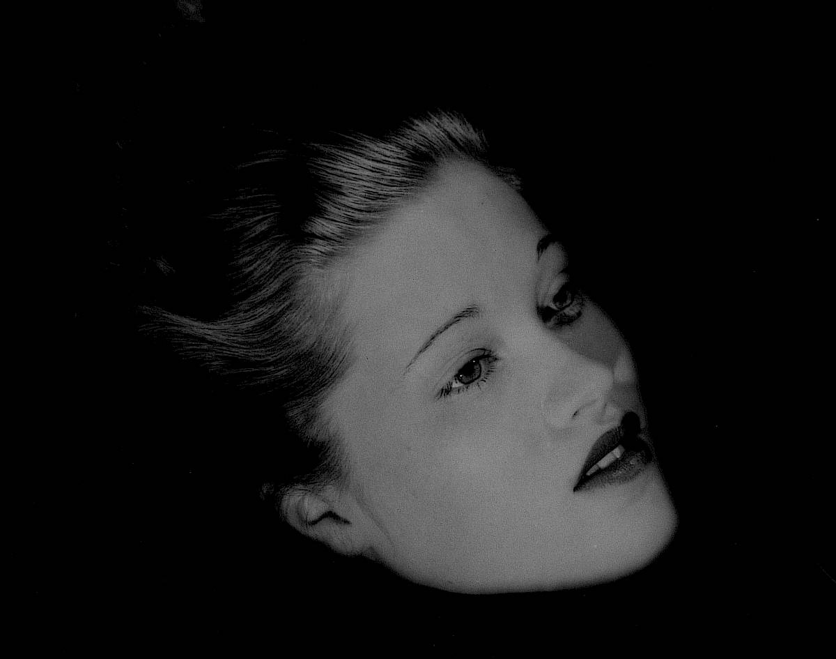 Lee Miller: Floating Head (Mary Taylor) New York Studio, New York, USA, 1933