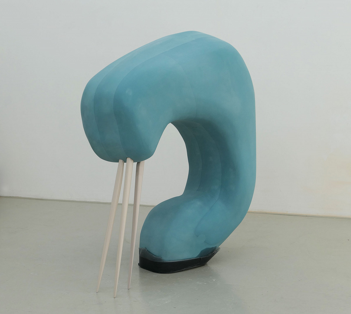 Nairy Baghramian: Sitzengeblienene, 2006