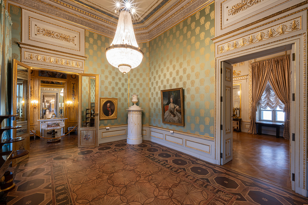 : Royal Writing Room and Gold Cabinet, 