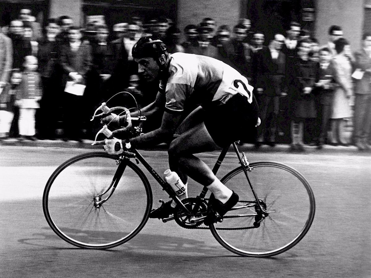 LIDDY SCHEFFKNECHT | #8759, 2010 "6 minutes 38 seconds (#6)”, Ed. 3/3+ 1 AP | Serial of 6 photographs | 52,5 x 70 cm, Lambda Prints | Erworben aus den Mitteln der Galerieförderung des BMUKK | Albertina, Wien