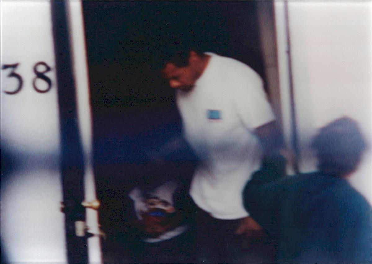 G.R.A.M. | Ohne Titel, aus: Paparazzi (L.A.), 1997 | C-Print, Diasec, 21 x 30 cm | Erworben aus den Mitteln der Galerieförderung des BMUKK von der Galerie Christine König, Wien | Albertina, Wien © G.R.A.M.