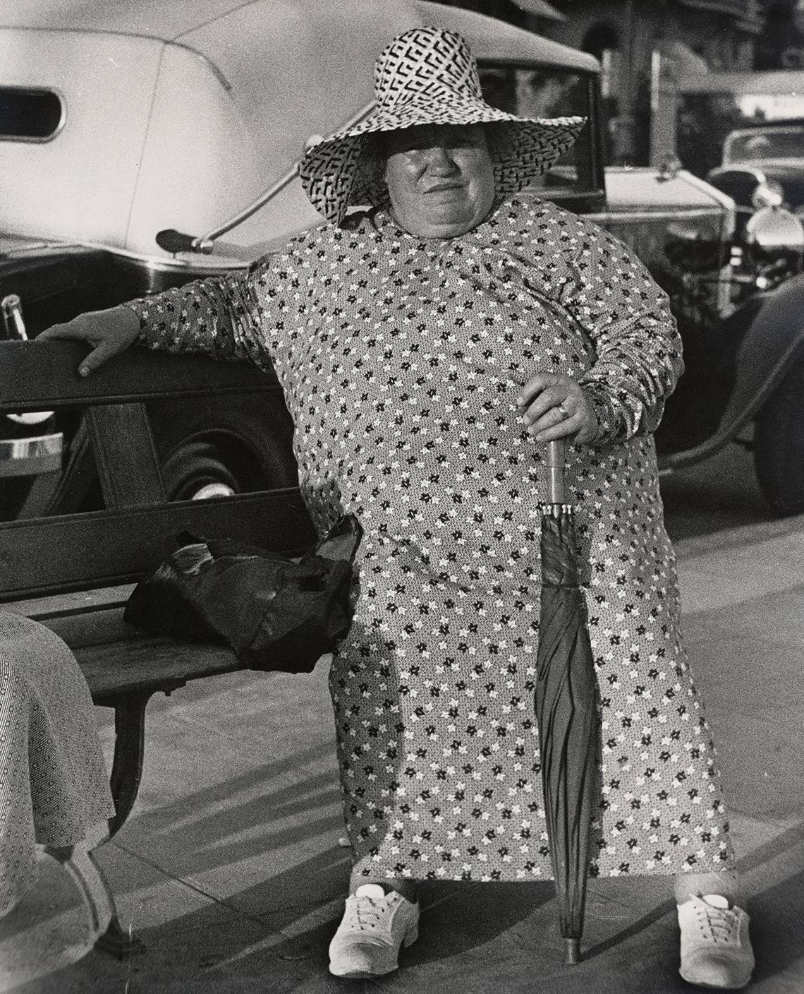 Lisette Model: Geblümtes Kleid, Nizza, Promenade des Anglais, 1934–1937