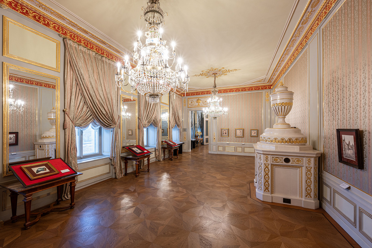 State Rooms: Large Spanish Apartment, 