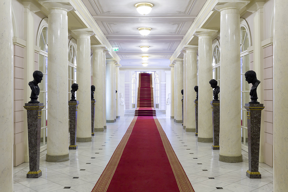 Wedgwood Basalt Busts: at the colonade of the Albertina Museum, 